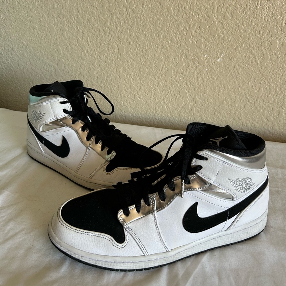 air jordan 1 mid alternate think 16